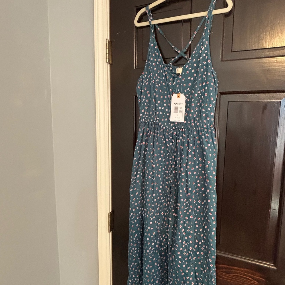 4 perfect for spring break wardrobe! Size small some NWT Hollister, Roxy, A&F.
